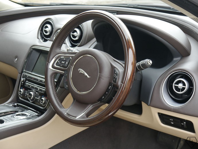 2015-jaguar-xj-dynamic-steering