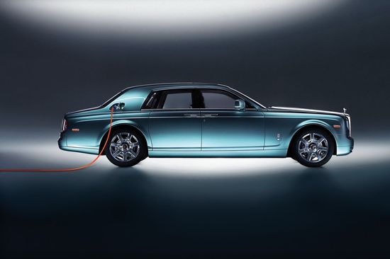 Roll Royce's Starlight Headliner lights up the roof with hundreds of