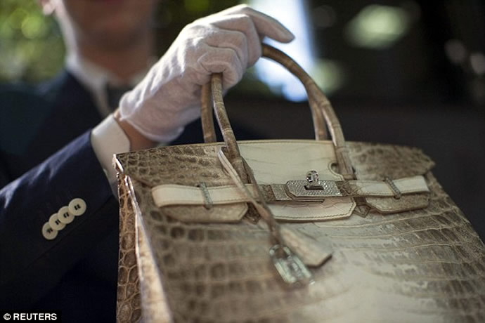 A Hermes\u0026#39; Birkin handbag was auctioned for $185,000 and that\u0026#39;s ...