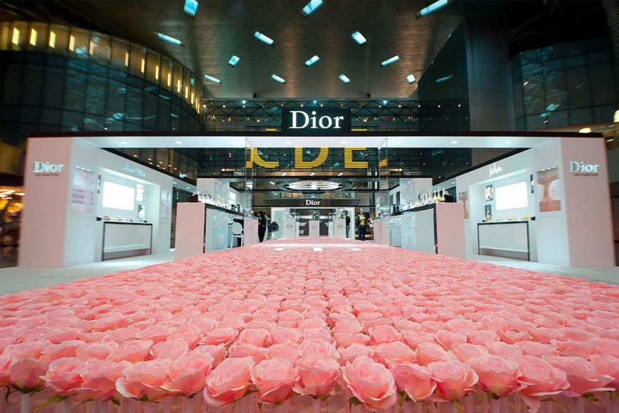 Check out Dior’s garden inspired installation made with 6000 roses at