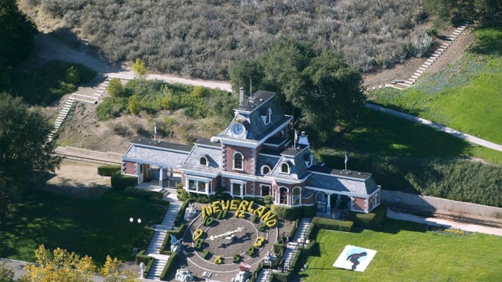 Michael Jacksons Home Neverland Goes Up For Sale For Million