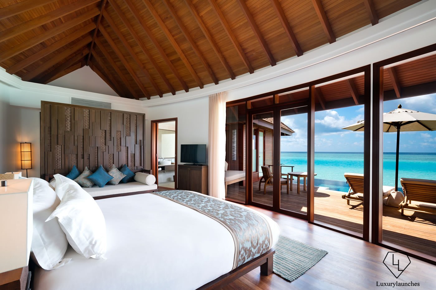 Anantara Dhigu Maldives Resort reopens sunsoaked Over Water Suites