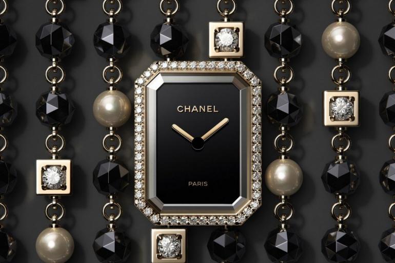 A closer look at the Chanel Première Velours timepiece