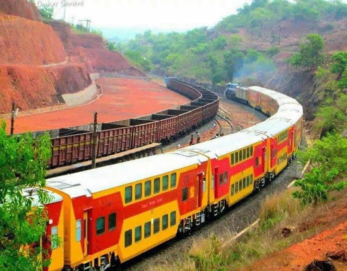 mumbai-goa-train-2