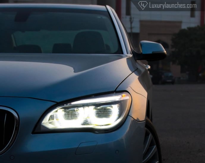 Adaptive LED headlights with BMW Intelligent Headlight technology