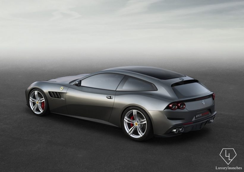 Ferrari_GTC4Lusso_side_r_high_LR