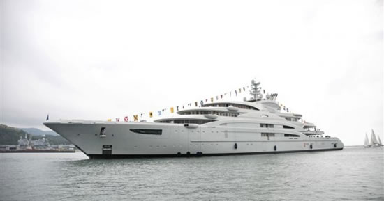 yacht 300 milioni