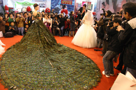 $1.5 million wedding dress boasts of 2009 Peacock tail feathers -  Luxurylaunches