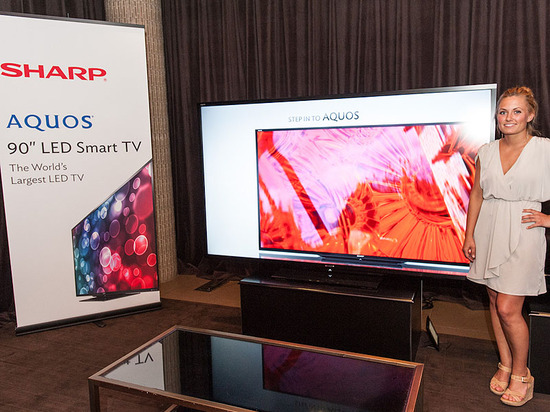 Sharp's 90-inch smart TV: hands-on with the world's largest LED TV - The  Verge
