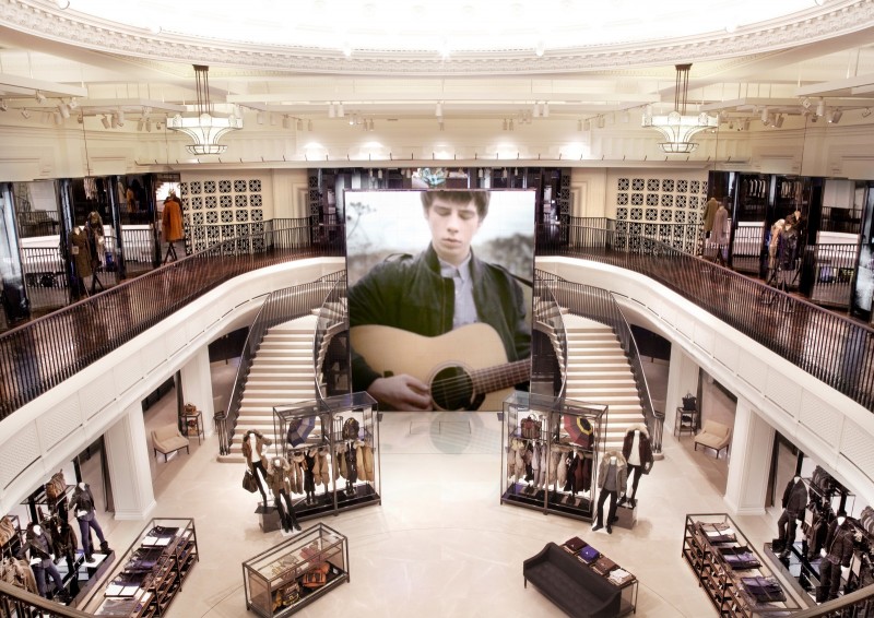 Burberry plans a flagship store on Rodeo Drive in Beverly Hills, Calif