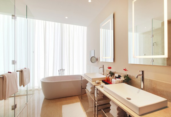 bathroom-premier-room-oberoi-dubai