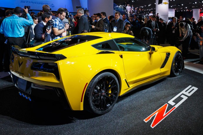 2015-chevrolet-corvette-z06-2