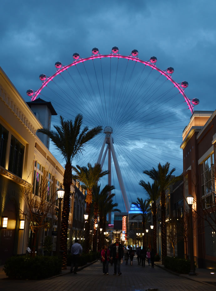 At 550 feet the worldâ€™s largest observation wheel in Las Vegas dwarfs ...