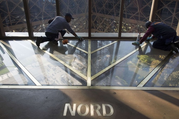 eiffel-tower-glass-floor-3