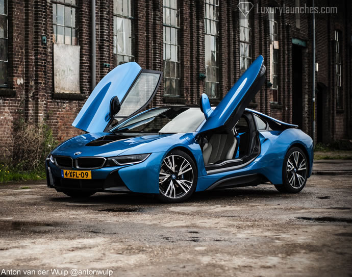 BMW i8 x Louis Vuitton luggage set