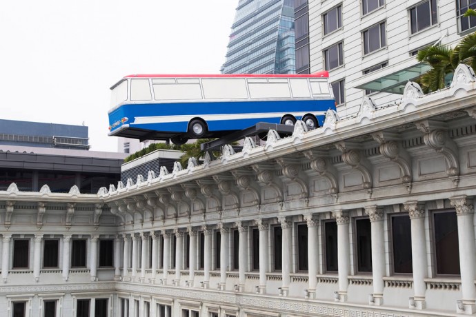 bus-sculpture-peninsula-hong-kong-1