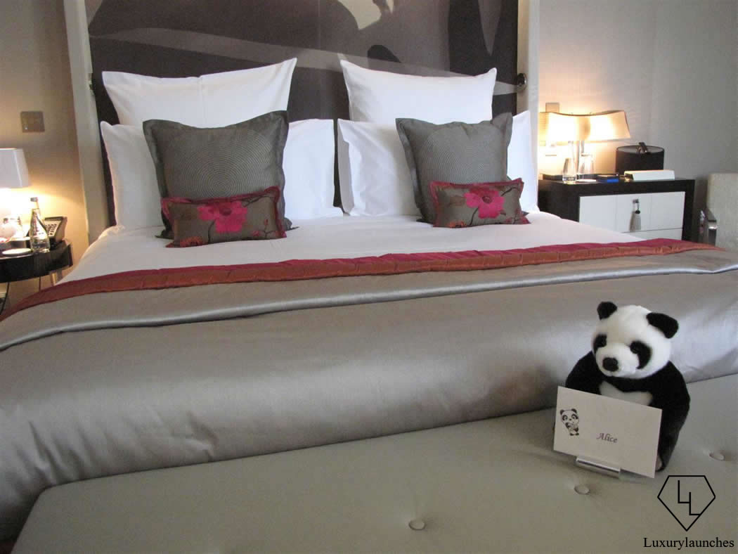 panda-greeting-Mandarin-Oriental-paris-2