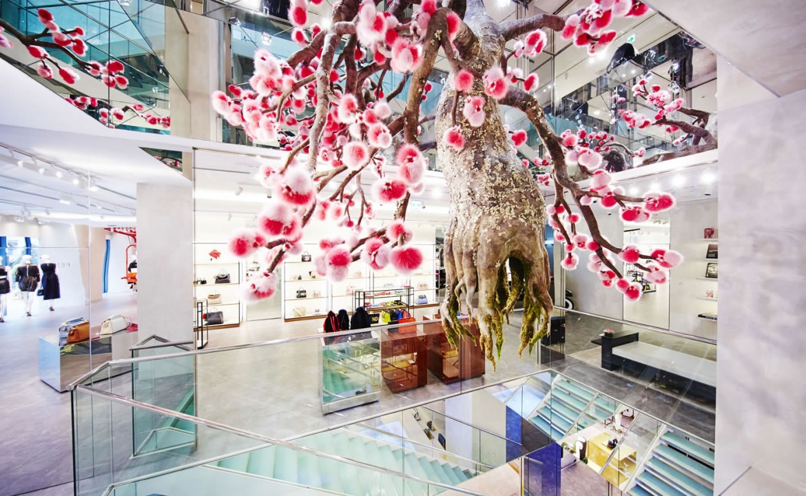 Gucci's latest window displays are eye catching - Luxurylaunches
