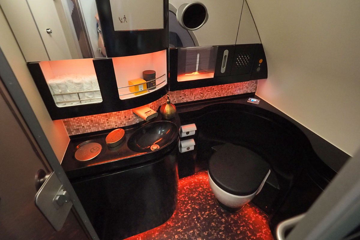 etihad-the-residence-living-bathroom