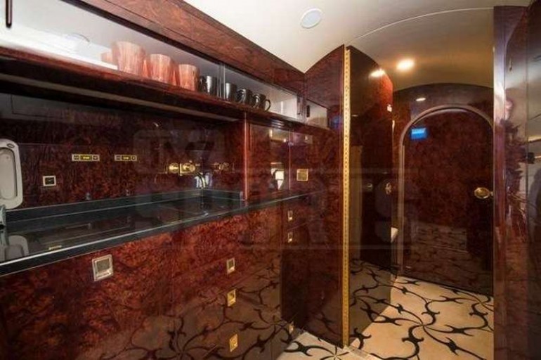 Inside-Floyd-Mayweather-new-private-jet (6)