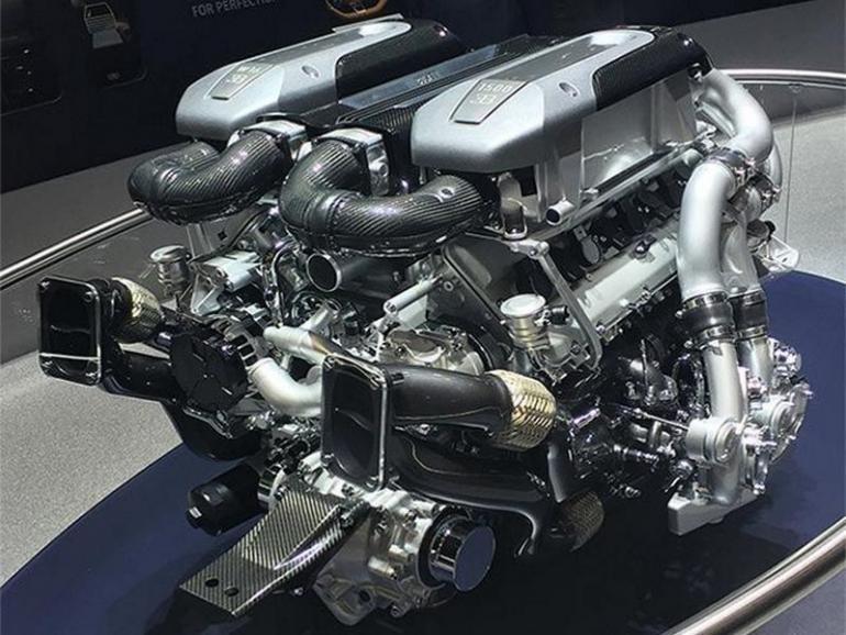 Bugatti Chiron engine