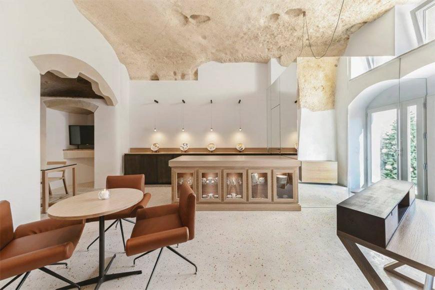 Italian architect lives in a cave  credit: La Dimora di Metello  Taken from: https://www.facebook.com/ladimoradimetello/photos