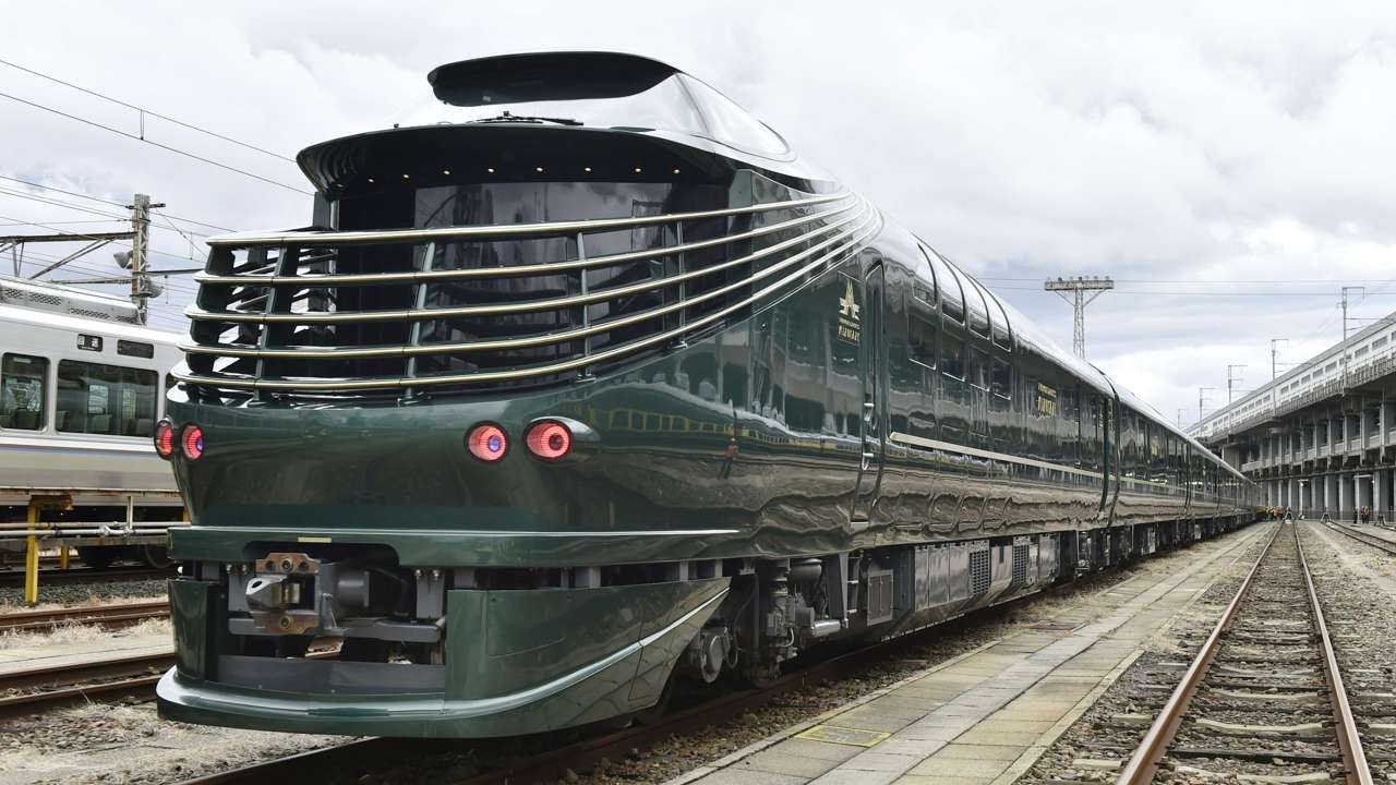 A Luxury Hotel On Wheels Take A Look At Japans Twilight Express Mizukaze Train