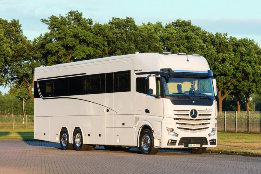 This 1 Million Motorhome Is A Luxury Yacht On Wheels For Your Family And Your Porsche Luxurylaunches