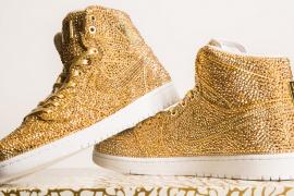 4.000 dollari al paio: lo streetwear celebra la nomina di Abloh da Vuitton  con 10 sneaker Off-Louis Air Jordan 1 - LaConceria