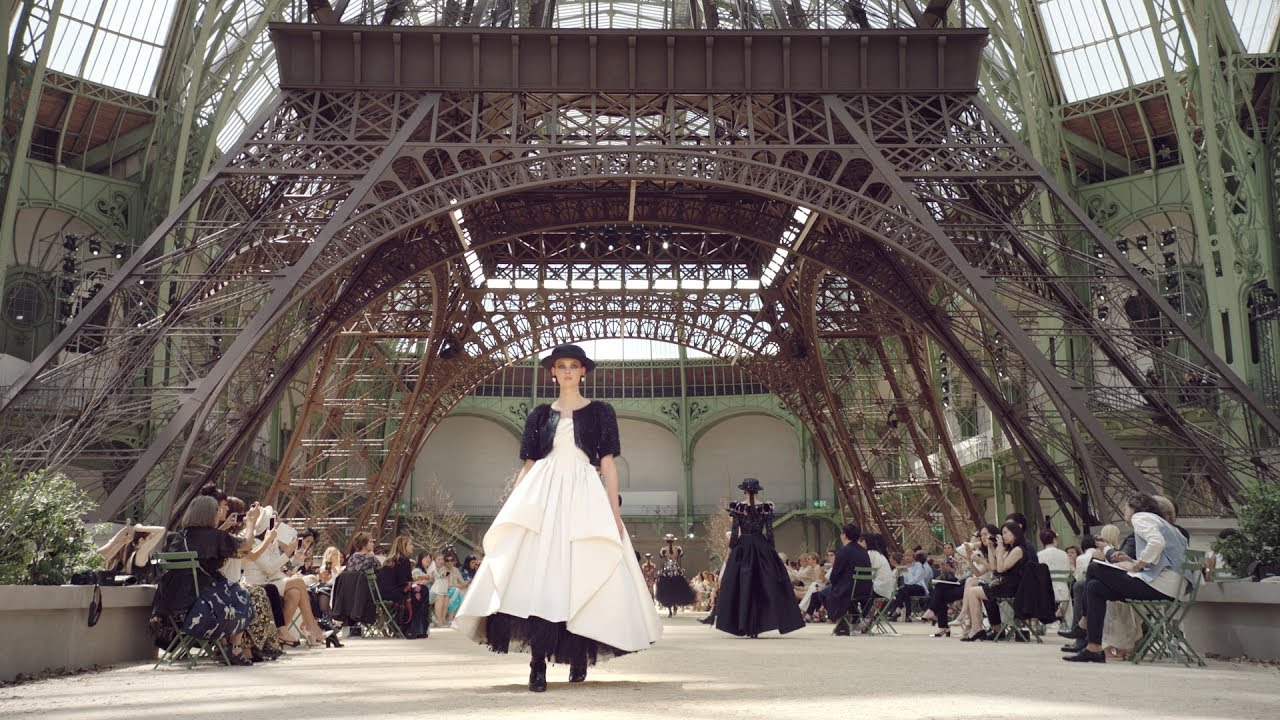 CHANEL  Music from the SpringSummer 2019 show is now  Facebook