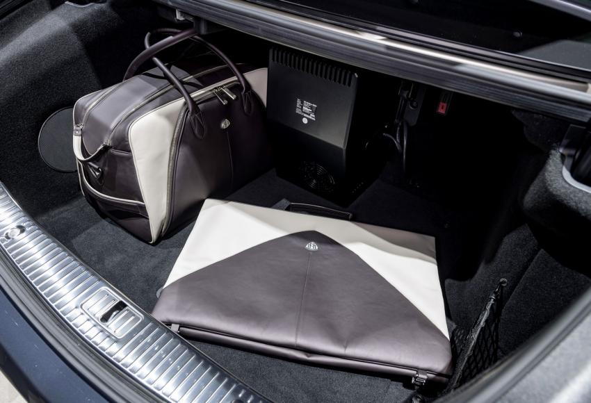 Exklusive Kollektion von MAYBACH – ICONS OF LUXURY: Farblich passende Gepäckstücke und edle Accessoires für die new-look Mercedes-Maybach S-Klasse