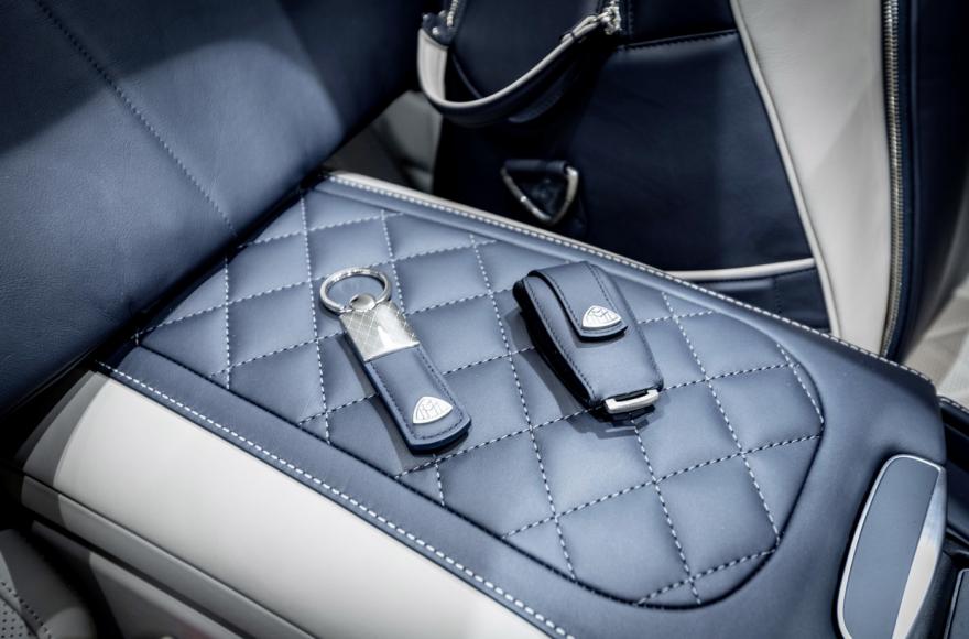 Exklusive Kollektion von MAYBACH – ICONS OF LUXURY: Farblich passende Gepäckstücke und edle Accessoires für die new-look Mercedes-Maybach S-Klasse