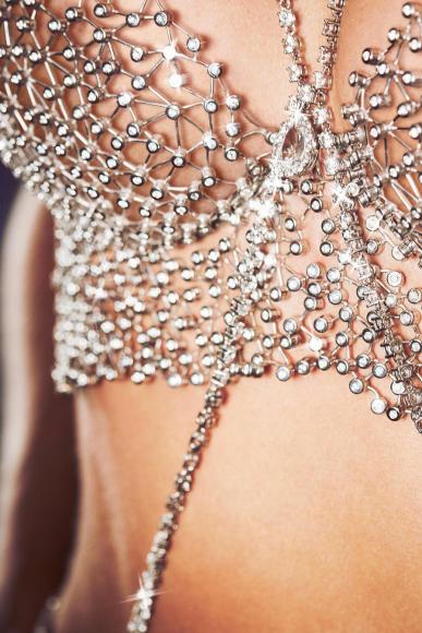 Costing $1 million and studded with 71 carats of jewels this is the 2018  Victoria's Secret Fantasy Bra - Luxurylaunches