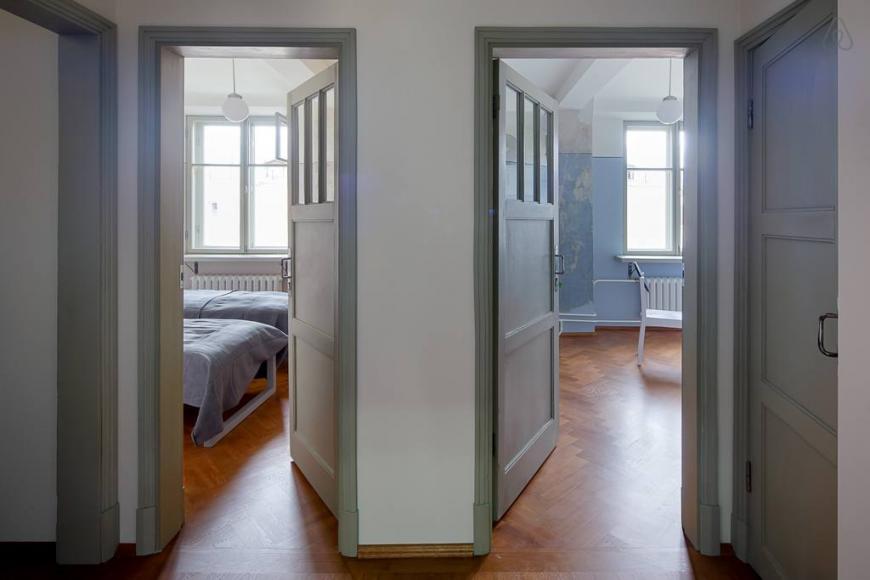 Airbnb restored Soviet-era apartment (3)