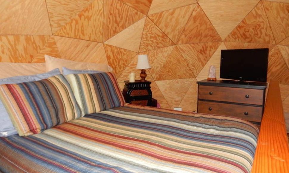 Most-Popular-Airbnb-Mushroom-Dome-Cabin-10-1020x610