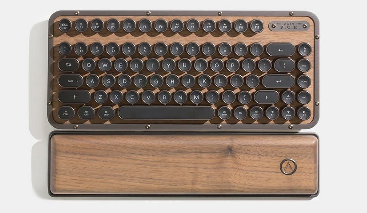 This steampunk-themed mechanical keyboard is a thing of beauty