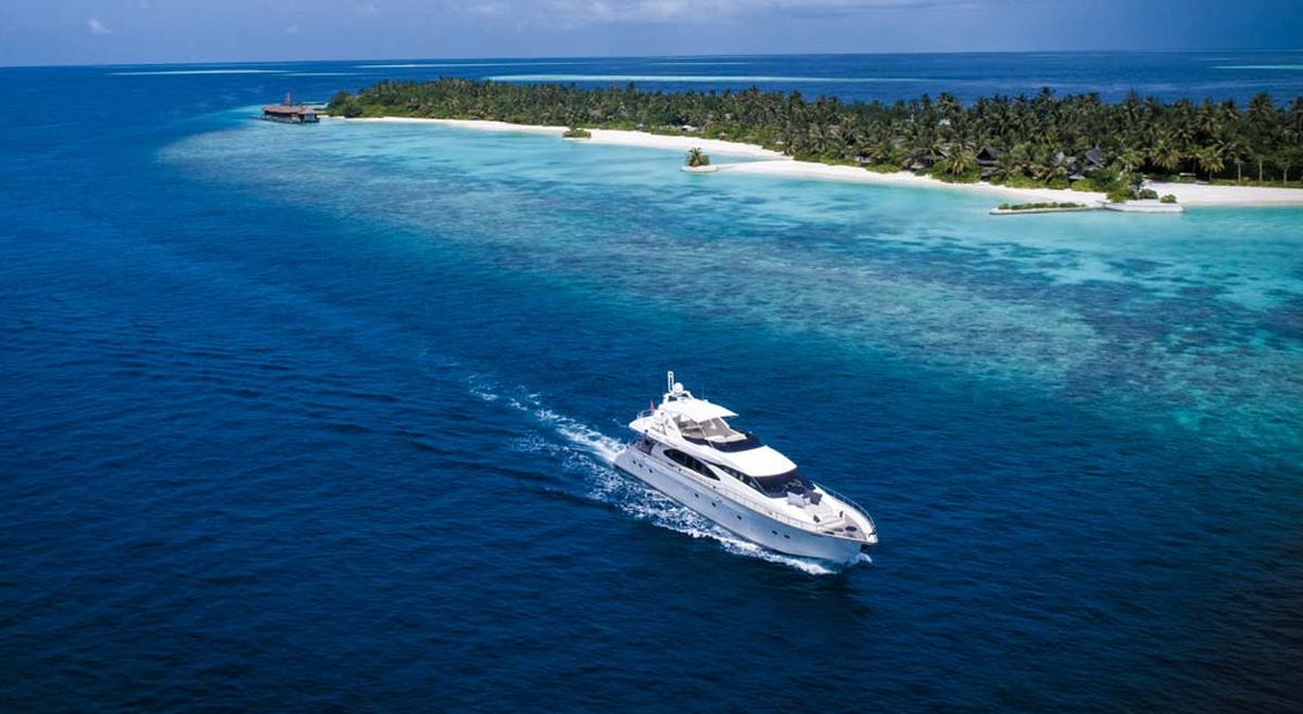 Holiday like the Kardashians – The Jumeriah Vittaveli hotel in the Maldives lets you rent a superyacht