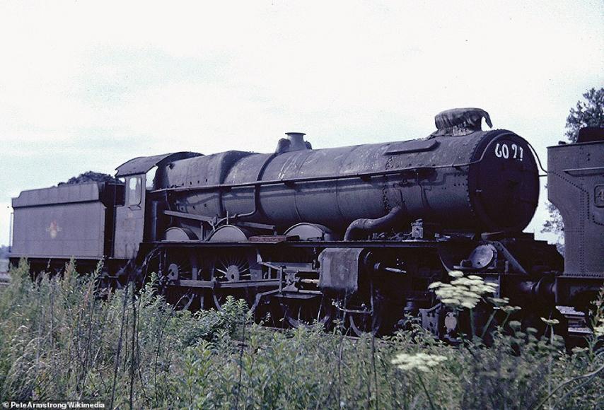 replica of 1920s steam train (5)