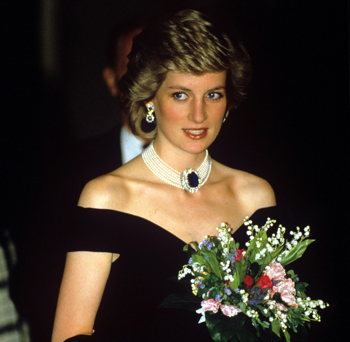 The dress Princess Diana wore to dance with John Travolta at the White ...