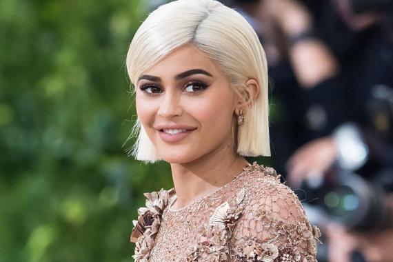 Video - Kylie Jenner shows what she carries inside her Birkin -  Surprisingly 20 products are from her own brands - Luxurylaunches