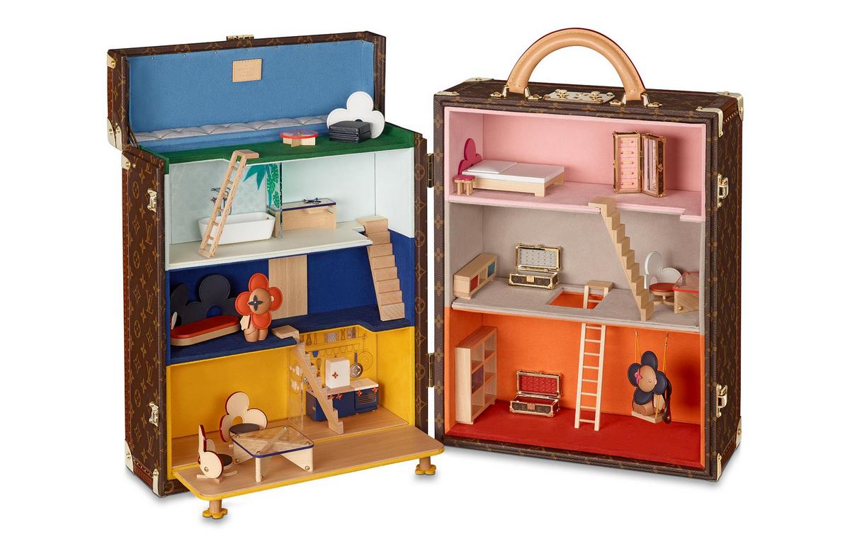 HUNTSTREET.COM on Instagram: The ultimate dollhouse - feast your eyes on  Louis Vuitton's Maison Vivienne $87,500 Dollhouse 👀 this three-story  dollhouse contains LV trunks identically reproduced in miniature size, two  Vivienne dolls