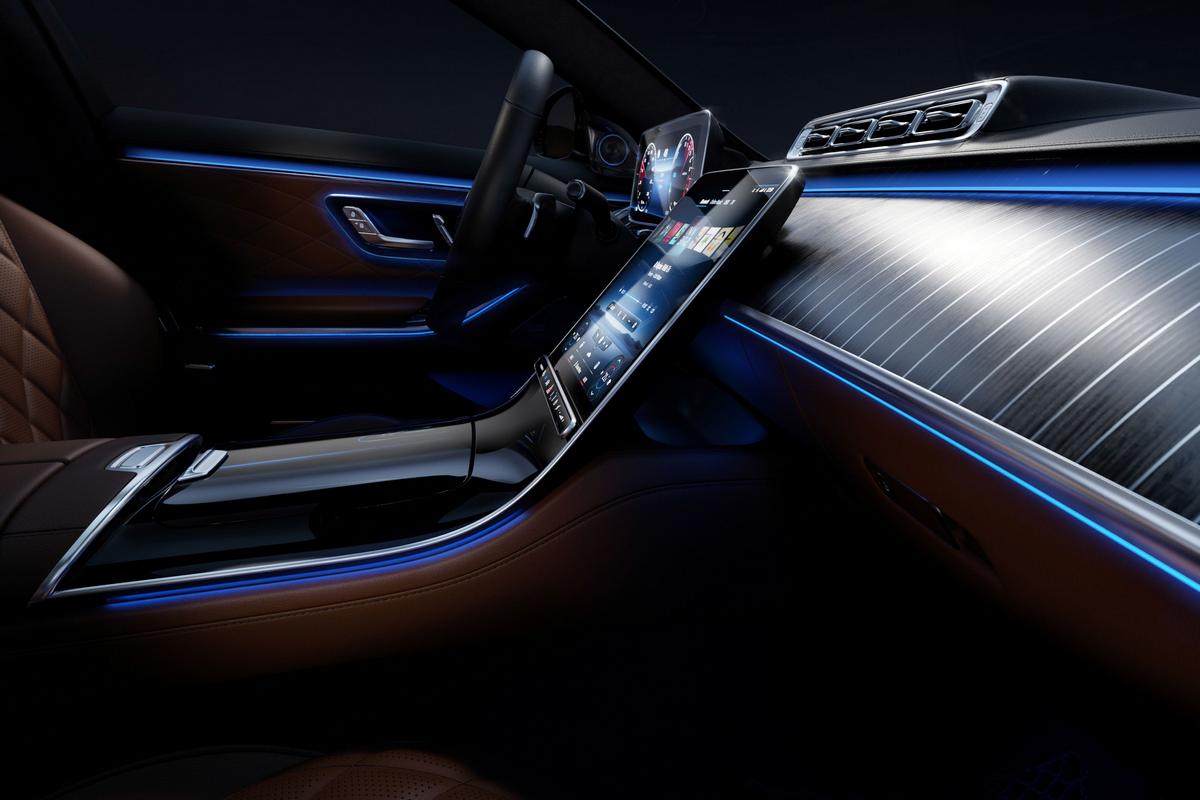 Fitted with hundreds of advanced fiber optic fixtures the 2021 Mercedes S-Class interior takes ambient LED lighting to a whole new level -