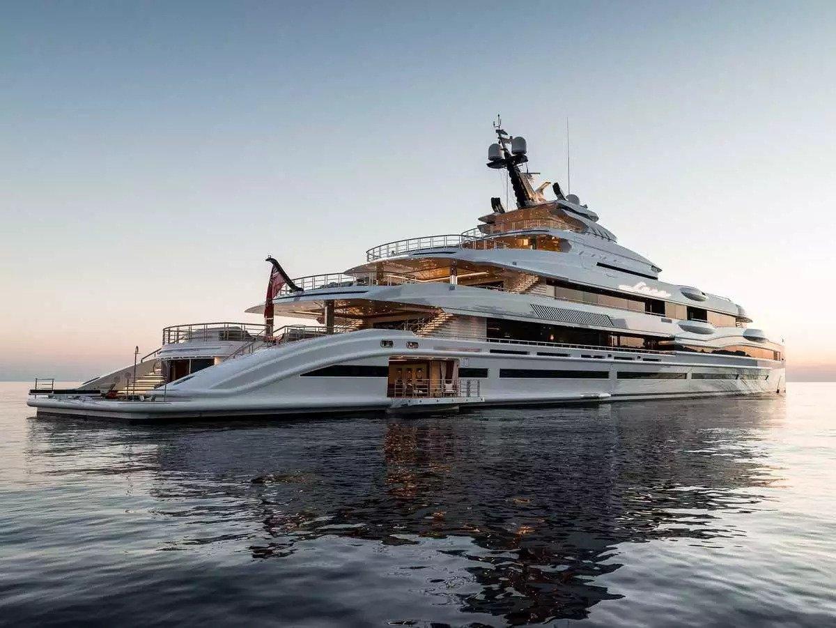 300 foot yacht cost