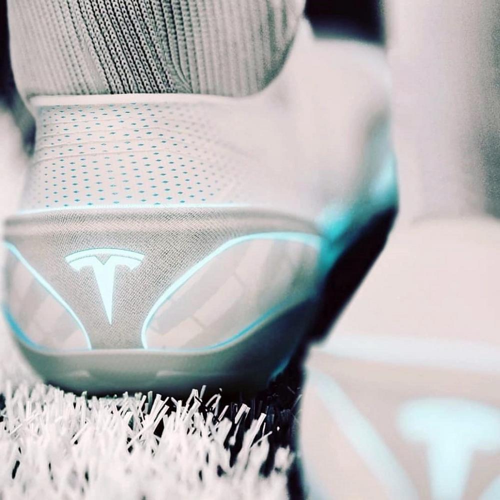 molen Wegversperring joggen Electrified and bleeding cool - A Nike designer imagines what a Tesla  football shoe would be like - Luxurylaunches
