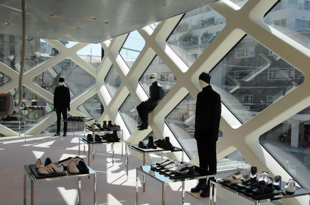 New Louis Vuitton's store in Tokyo and its guaranteed shopping experience –  PROMOSTYL