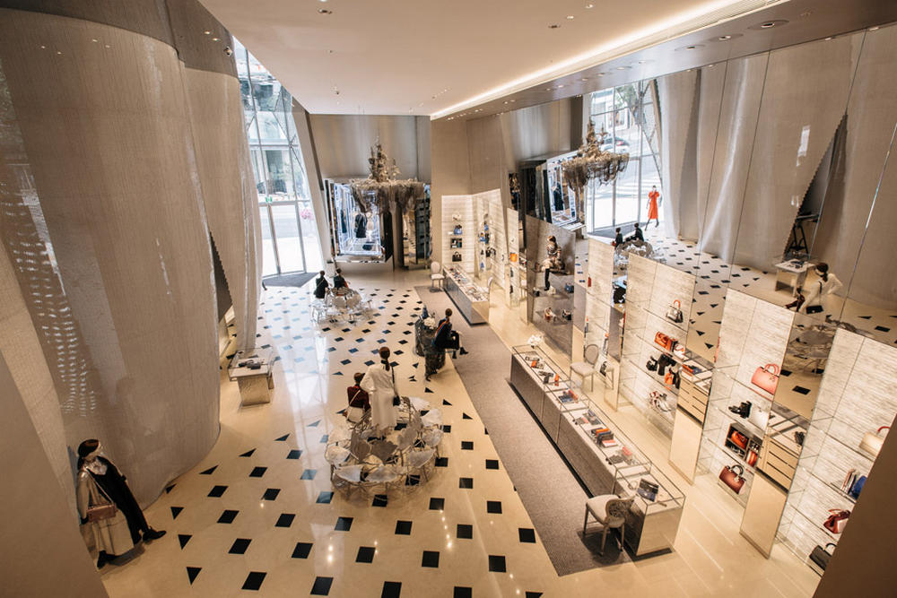 Louis Vuitton's New Modern Store in TokyoLuxury Retail
