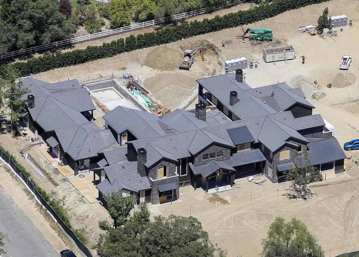 Khloe Kardashian Kris Jenner Mansions 6 
