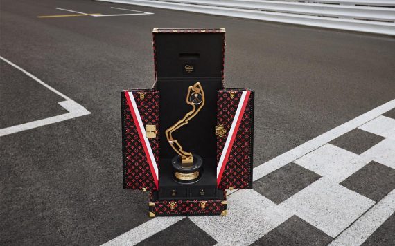 D&G, Louis Vuitton and more - These are four of the most expensive cases  you can buy for the iPhone XS - Luxurylaunches