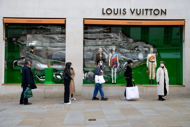 Do you think Dior, Hermes, and Louis Vuitton products are expensive?  Actually not, luxury labels are actually losing billions of dollars by not  including their story in the sticker price. - Luxurylaunches
