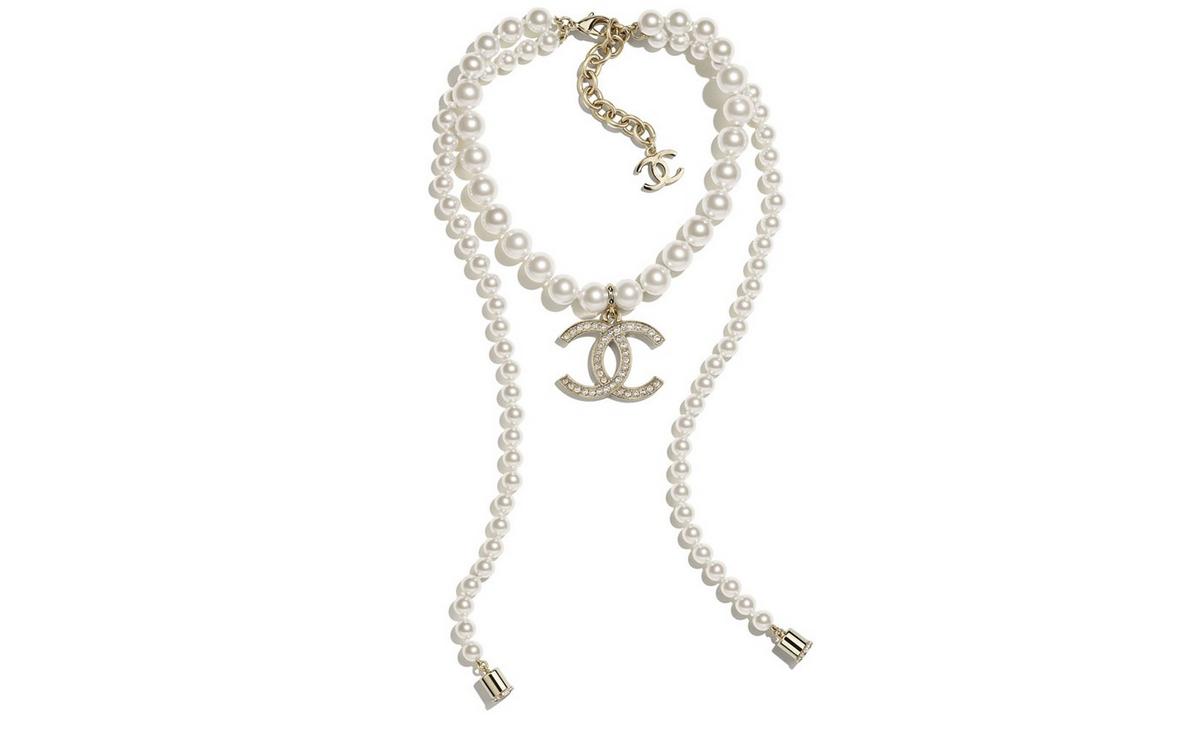 The New Chanel AirPods Case Doubles As A Fashionable Pearl Necklace |  